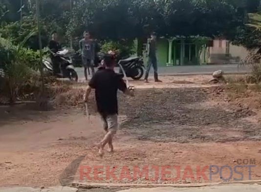 Berawal Dari Adu Mulut, Dua Pria Di Lampung Timur Duel Pedang