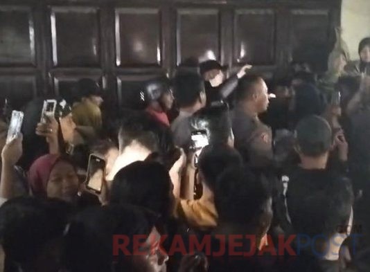 Terjadi Kasus Pelecehan Anak, Rumah Seorang ASN Di Grebek Oleh Warga Di Tanjungbalai