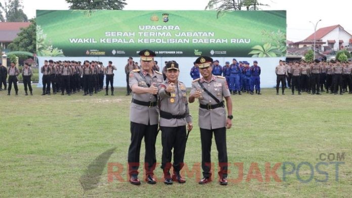 polda-riau-menggelar-sertijab-wakapolda-1790421738715_169